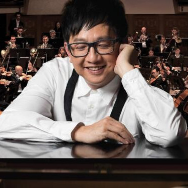 港樂x倫永亮
鋼琴後的人交響音樂會