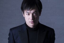 港樂夥拍指揮家孔茲、鋼琴家王致仁及香港芭蕾舞團呈獻貝多芬、李斯特、佛瑞、莫扎特及拉威爾的巨著
莫扎特與芭蕾 | 王致仁的拉威爾（2021年4月30日及5月1日）
與香港芭蕾舞團攜手呈獻短片《Amadeus（a cyberpunk dream）》