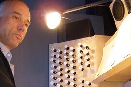 更改独奏家 
澳洲第一管风琴家杜尔代替柏斯顿演出香港管弦乐团
「乐器之王」音乐会（1月11及12日）
音乐会节目将维持不变