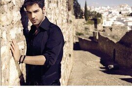 结他万人迷卡拉达历与香港管弦乐团首度合作
演绎最受欢迎的结他协奏曲《阿兰胡埃斯》（6月28及29日）