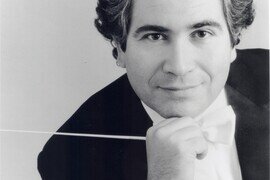 巨匠經典：艾斯的貝多芬
七次格林美獎得主艾斯演奏貝多芬第四鋼琴協奏曲（5月30及31日）