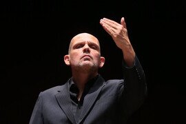 香港管弦樂團音樂總監梵志登指揮《英雄的一生》
港樂樂團首席王敬演繹小提琴獨奏部分（6月5和6日）